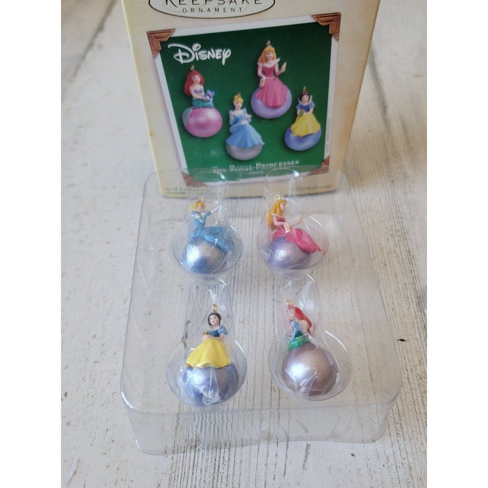 Hallmark 2005 Royal princesses Disney ornament Xmas Cinderella Ariel Snow White
